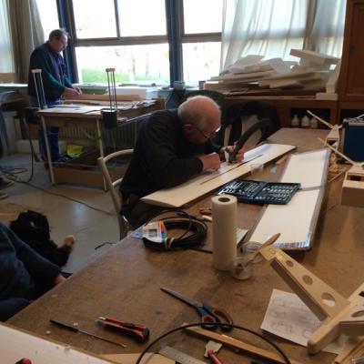 Découpe des noyaux d'ailes pour les servos.