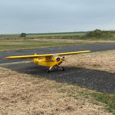 Un Piper électrique de 3,80m