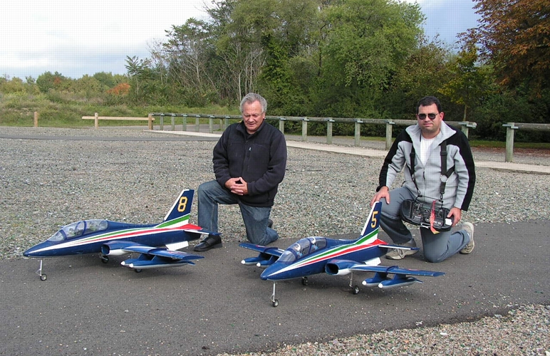 Deux MB339 pour des vols de patrouille