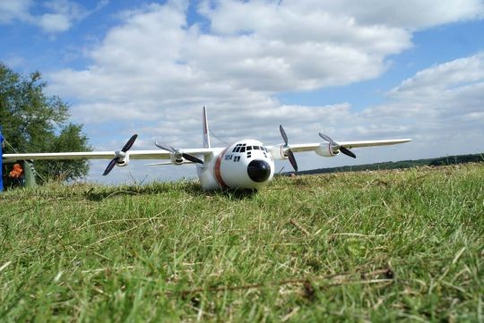  Belle maquette du C130 par Alain Bernard
