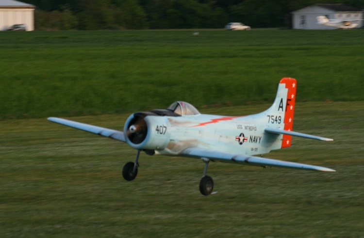  Le Skyraider de Patrick Baudin à l'atéro.
